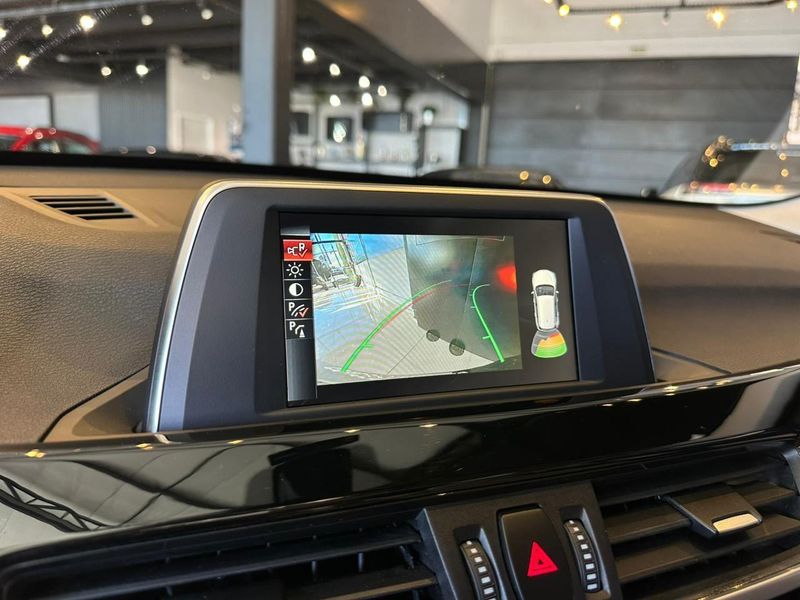 BMW X1 SDRIVE 20i X-Line 2.0 TB Active Flex 2017/2018 CONCEPT MOTORS PASSO FUNDO / Carros no Vale