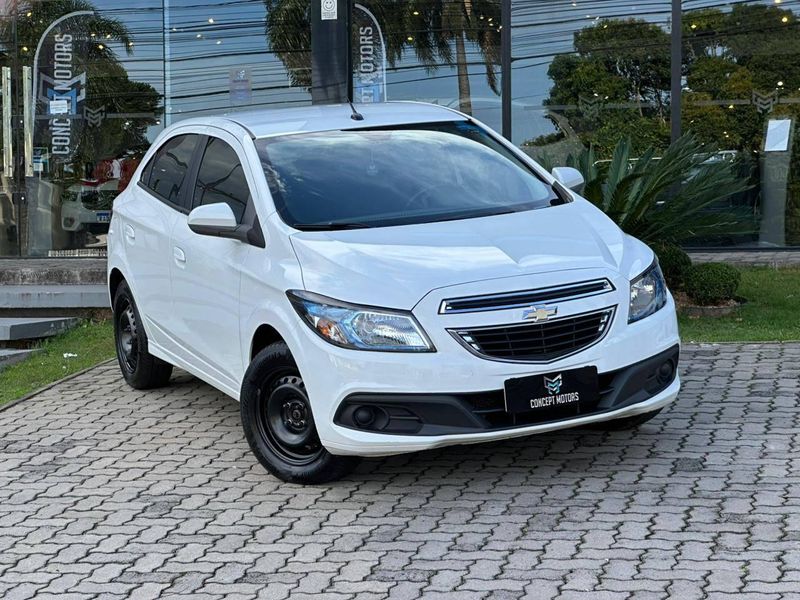 Chevrolet Onix HATCH LT 1.4 8V FlexPower 5p Mec. 2015/2016 CONCEPT MOTORS PASSO FUNDO / Carros no Vale