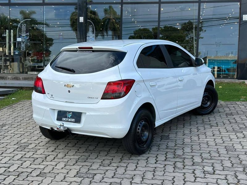 Chevrolet Onix HATCH LT 1.4 8V FlexPower 5p Mec. 2015/2016 CONCEPT MOTORS PASSO FUNDO / Carros no Vale