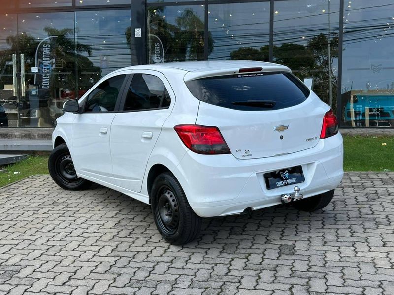 Chevrolet Onix HATCH LT 1.4 8V FlexPower 5p Mec. 2015/2016 CONCEPT MOTORS PASSO FUNDO / Carros no Vale
