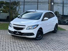 Chevrolet Onix HATCH LT 1.4 8V FlexPower 5p Mec. 2015/2016 CONCEPT MOTORS PASSO FUNDO / Carros no Vale