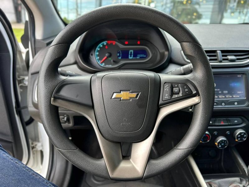 Chevrolet Onix HATCH LT 1.4 8V FlexPower 5p Mec. 2015/2016 CONCEPT MOTORS PASSO FUNDO / Carros no Vale