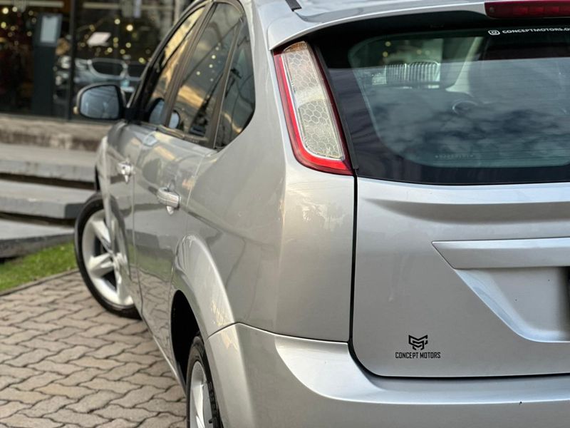 Ford Focus 2.0 16V/ 2.0 16V Flex 5p 2009/2009 CONCEPT MOTORS PASSO FUNDO / Carros no Vale Ford Focus 2.0 16V/ 2.0 16V Flex 5p 2009/2009 CONCEPT MOTORS PASSO FUNDO / Carros no Vale