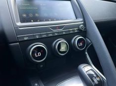 Jaguar E-Pace R-Dyn SE 2.0 AWD 250cv Aut/Flex. 2018/2018 CONCEPT MOTORS PASSO FUNDO / Carros no Vale