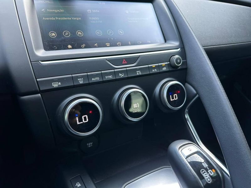 Jaguar E-Pace R-Dyn SE 2.0 AWD 250cv Aut/Flex. 2018/2018 CONCEPT MOTORS PASSO FUNDO / Carros no Vale
