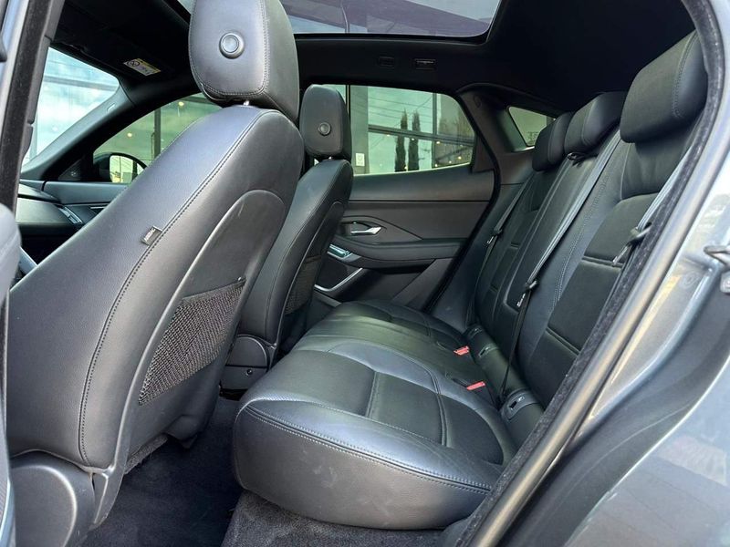 Jaguar E-Pace R-Dyn SE 2.0 AWD 250cv Aut/Flex. 2018/2018 CONCEPT MOTORS PASSO FUNDO / Carros no Vale