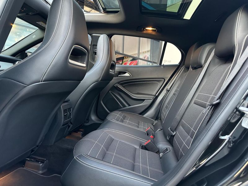 Mercedes-Benz Gla 200 Vision 1.6/1.6 TB 16V Flex Aut. 2014/2015 CONCEPT MOTORS PASSO FUNDO / Carros no Vale