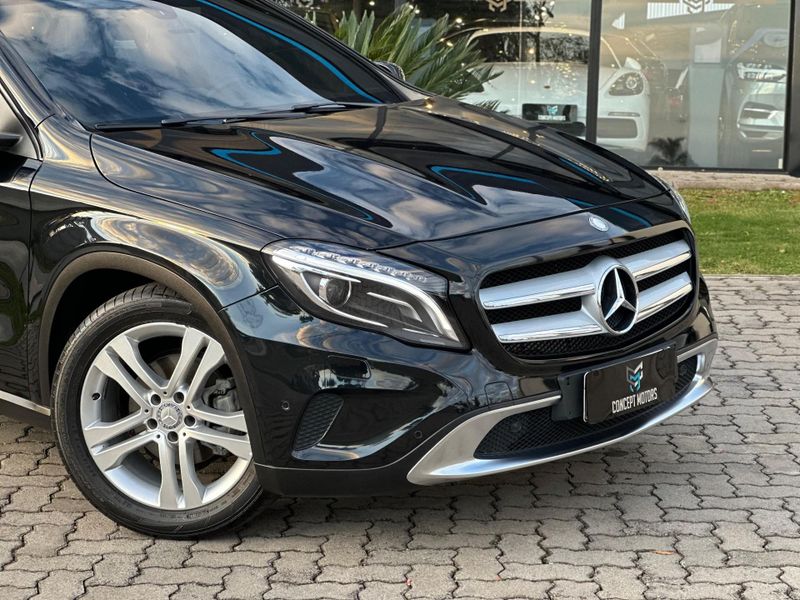 Mercedes-Benz Gla 200 Vision 1.6/1.6 TB 16V Flex Aut. 2014/2015 CONCEPT MOTORS PASSO FUNDO / Carros no Vale