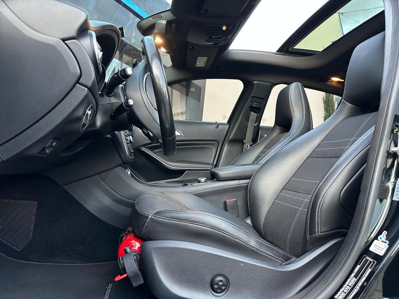 Mercedes-Benz Gla 200 Vision 1.6/1.6 TB 16V Flex Aut. 2014/2015 CONCEPT MOTORS PASSO FUNDO / Carros no Vale