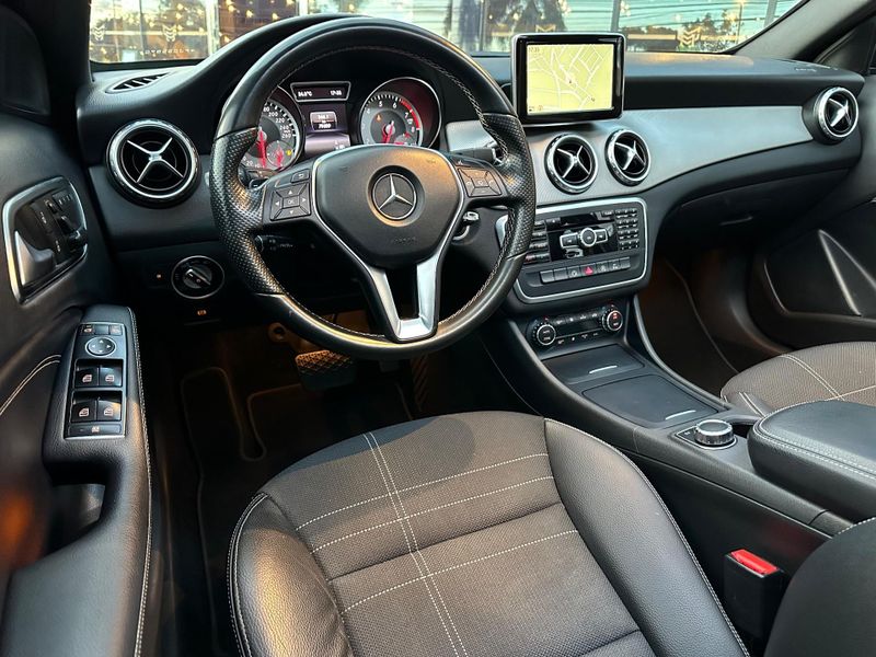 Mercedes-Benz Gla 200 Vision 1.6/1.6 TB 16V Flex Aut. 2014/2015 CONCEPT MOTORS PASSO FUNDO / Carros no Vale