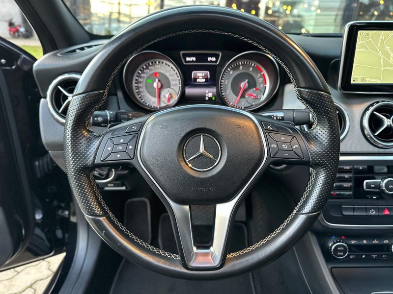 Mercedes-Benz Gla 200 Vision 1.6/1.6 TB 16V Flex Aut. 2014/2015 CONCEPT MOTORS PASSO FUNDO / Carros no Vale