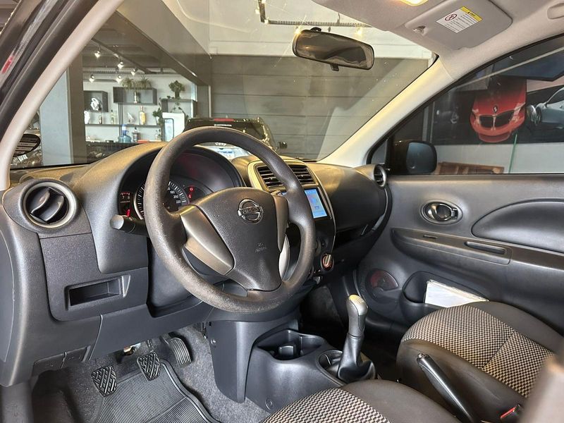 Nissan March S 1.0 12V Flex 5p 2016/2017 CONCEPT MOTORS PASSO FUNDO / Carros no Vale