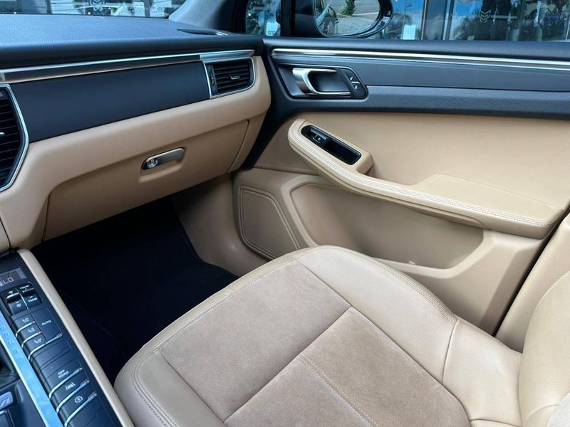 Porsche Macan 2.0 Turbo 2018/2018 CONCEPT MOTORS PASSO FUNDO / Carros no Vale