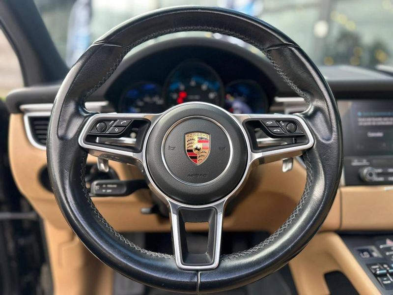 Porsche Macan 2.0 Turbo 2018/2018 CONCEPT MOTORS PASSO FUNDO / Carros no Vale