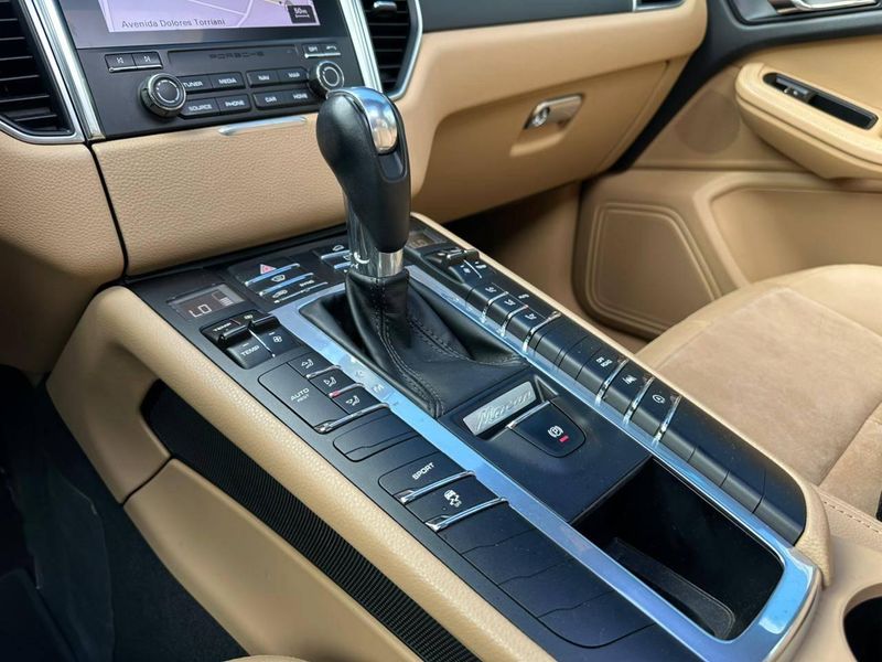 Porsche Macan 2.0 Turbo 2018/2018 CONCEPT MOTORS PASSO FUNDO / Carros no Vale