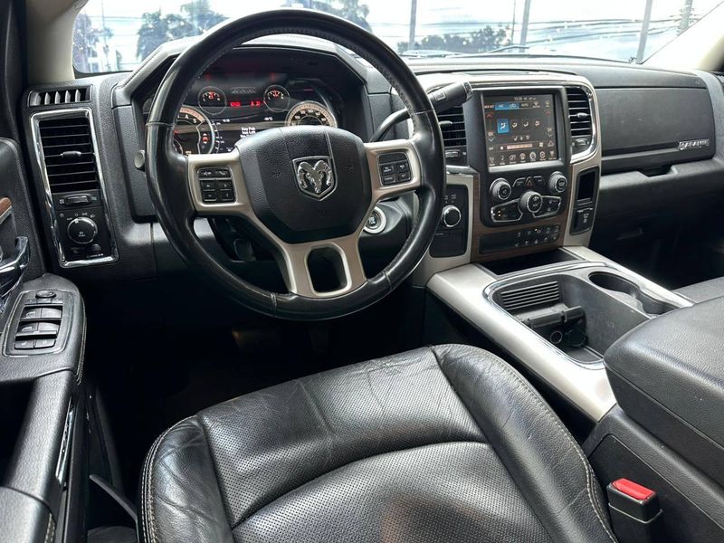 Ram 2500 LARAMIE 6.7 TDI CD 4×4 Diesel 2015/2016 CONCEPT MOTORS PASSO FUNDO / Carros no Vale