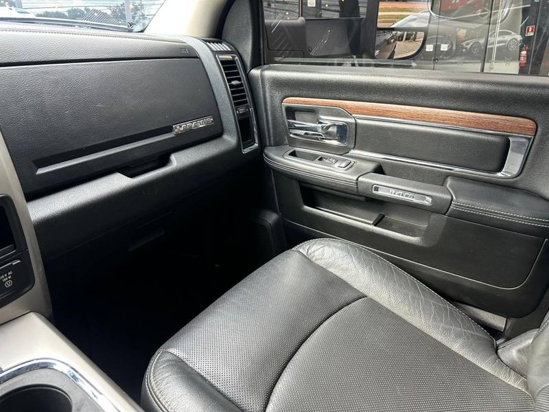 Ram 2500 LARAMIE 6.7 TDI CD 4×4 Diesel 2015/2016 CONCEPT MOTORS PASSO FUNDO / Carros no Vale