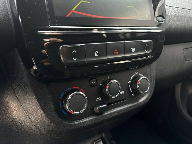 Renault Kwid OUTSIDER 1.0 Flex 12V 5p Mec. 2023/2024 CONCEPT MOTORS PASSO FUNDO / Carros no Vale Renault Kwid OUTSIDER 1.0 Flex 12V 5p Mec. 2023/2024 CONCEPT MOTORS PASSO FUNDO / Carros no Vale