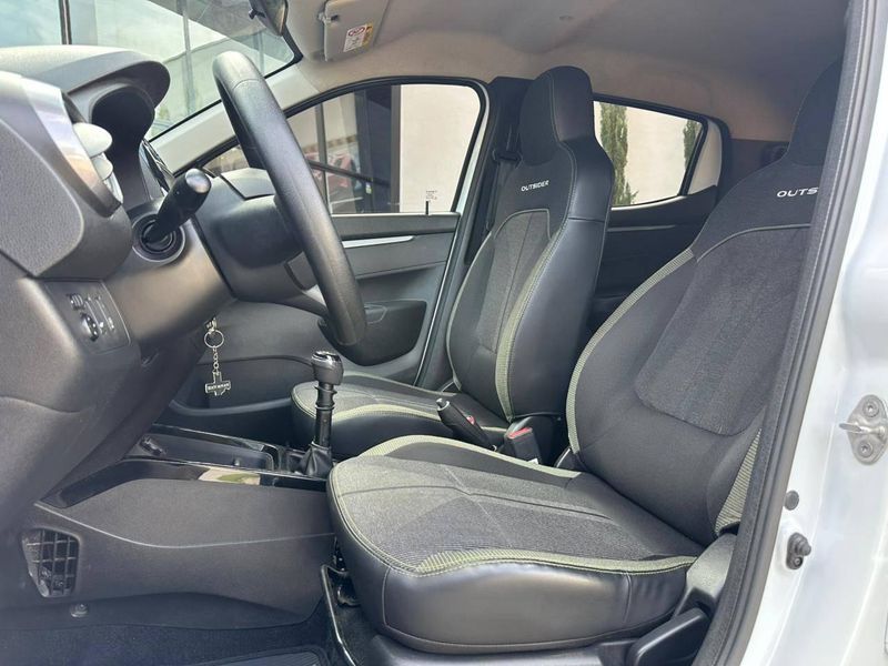 Renault Kwid OUTSIDER 1.0 Flex 12V 5p Mec. 2023/2024 CONCEPT MOTORS PASSO FUNDO / Carros no Vale