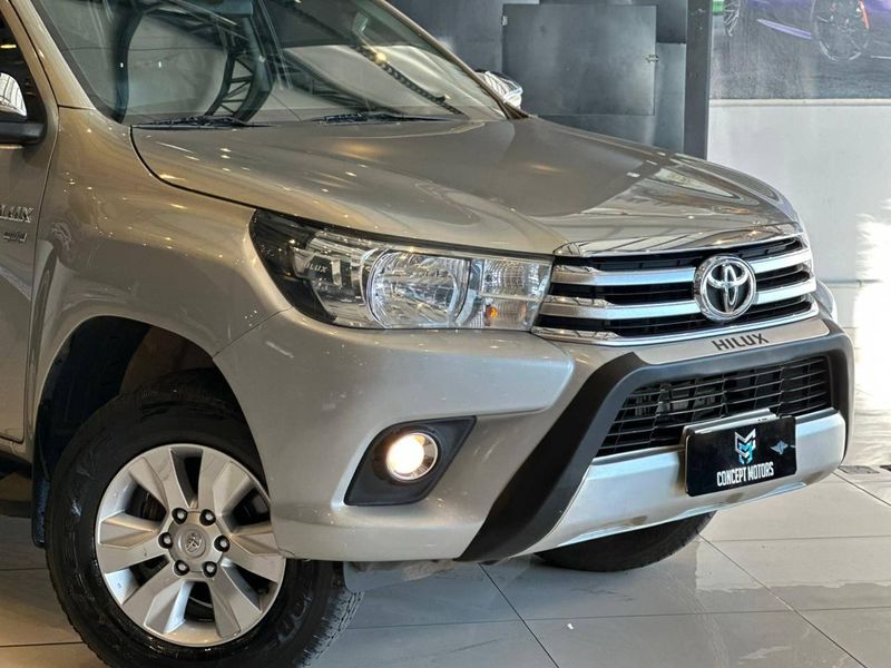 Toyota Hilux CD SRV 4×2 2.7 Flex 16V Aut. 2016/2017 CONCEPT MOTORS PASSO FUNDO / Carros no Vale