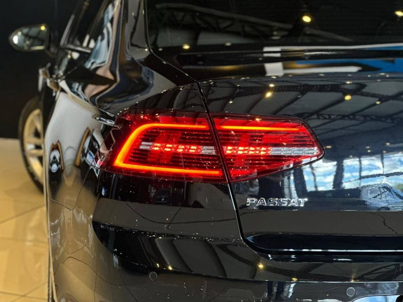 Volkswagen Passat Highline 2.0 TSI 220cv Tip. 2018/2019 CONCEPT MOTORS PASSO FUNDO / Carros no Vale