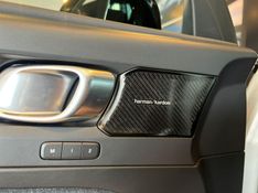 Volvo XC40 T-5 R-DESIGN 2.0 252cv AWD 2018/2019 CONCEPT MOTORS PASSO FUNDO / Carros no Vale