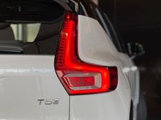 Volvo XC40 T-5 R-DESIGN 2.0 252cv AWD 2018/2019 CONCEPT MOTORS PASSO FUNDO / Carros no Vale
