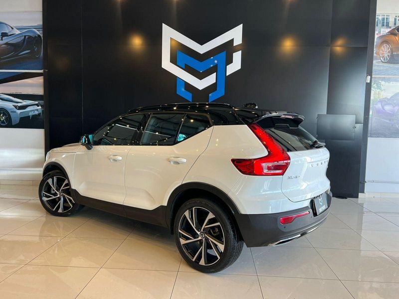 Volvo XC40 T-5 R-DESIGN 2.0 252cv AWD 2018/2019 CONCEPT MOTORS PASSO FUNDO / Carros no Vale