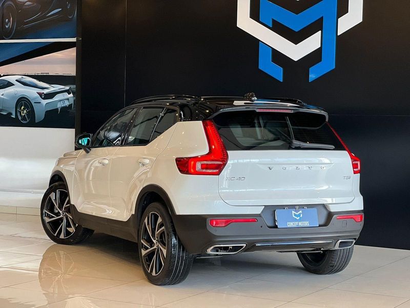 Volvo XC40 T-5 R-DESIGN 2.0 252cv AWD 2018/2019 CONCEPT MOTORS PASSO FUNDO / Carros no Vale