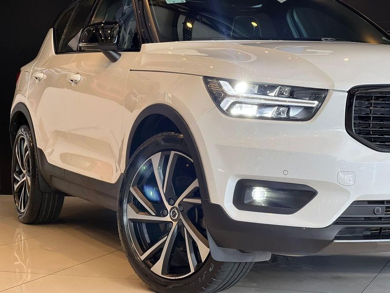 Volvo XC40 T-5 R-DESIGN 2.0 252cv AWD 2018/2019 CONCEPT MOTORS PASSO FUNDO / Carros no Vale