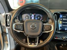 Volvo XC40 T-5 R-DESIGN 2.0 252cv AWD 2018/2019 CONCEPT MOTORS PASSO FUNDO / Carros no Vale