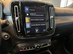 Volvo XC40 T-5 R-DESIGN 2.0 252cv AWD 2018/2019 CONCEPT MOTORS PASSO FUNDO / Carros no Vale