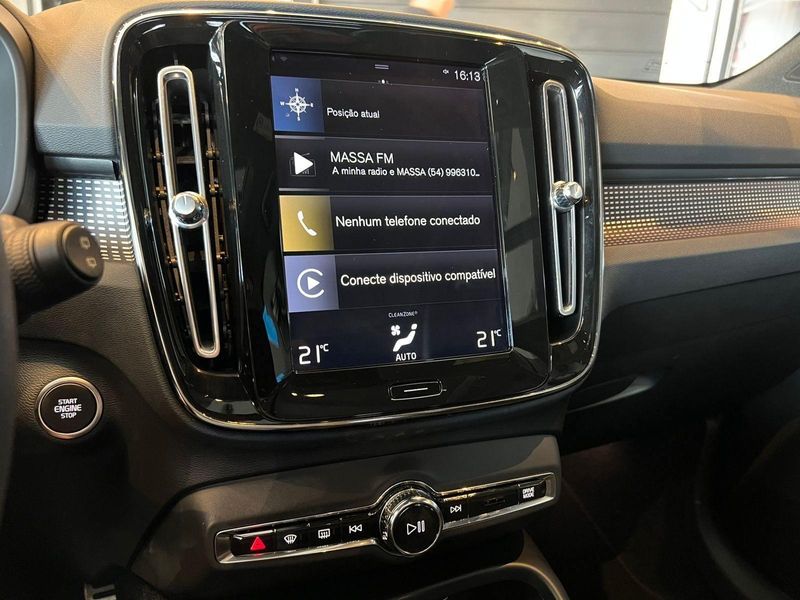 Volvo XC40 T-5 R-DESIGN 2.0 252cv AWD 2018/2019 CONCEPT MOTORS PASSO FUNDO / Carros no Vale