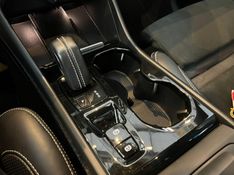 Volvo XC40 T-5 R-DESIGN 2.0 252cv AWD 2018/2019 CONCEPT MOTORS PASSO FUNDO / Carros no Vale