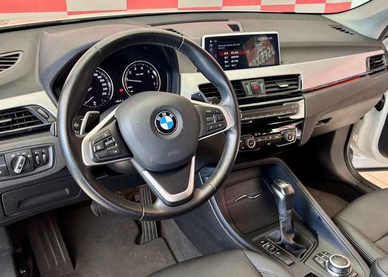 BMW X1 SDRIVE 20i 2.0/ TB Acti 2020/2021 PC VEÍCULOS SANTA CRUZ DO SUL / Carros no Vale