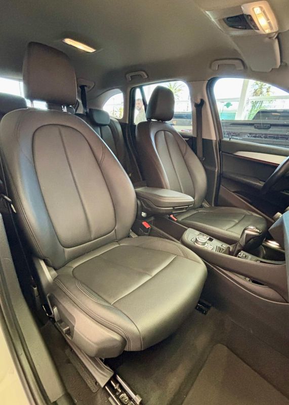 BMW X1 SDRIVE 20i 2.0/ TB Acti 2020/2021 PC VEÍCULOS SANTA CRUZ DO SUL / Carros no Vale