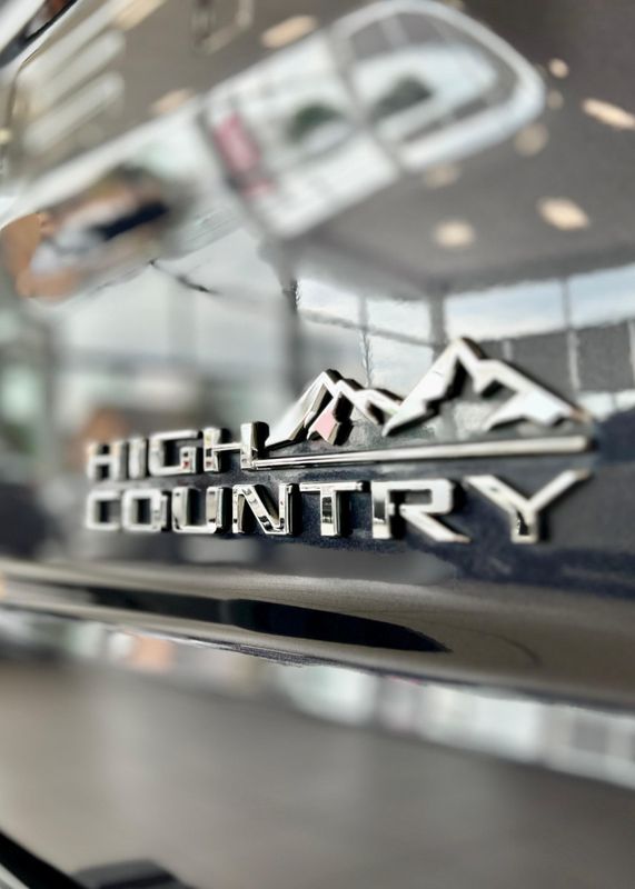 CHEVROLET Silverado High Country 5.3 V8 AWD 2023/2024 PC VEÍCULOS SANTA CRUZ DO SUL / Carros no Vale