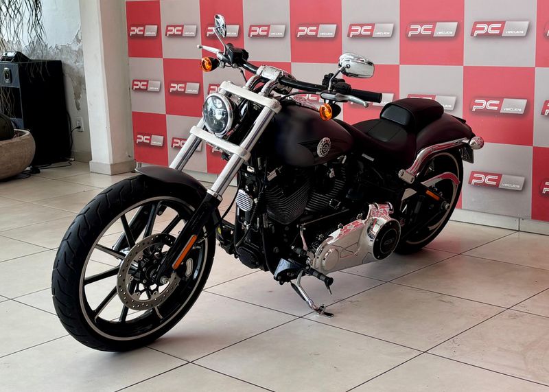 HARLEY-DAVIDSON SOFTAIL BREAKOUT FXSB 2016/2016 PC VEÍCULOS SANTA CRUZ DO SUL / Carros no Vale