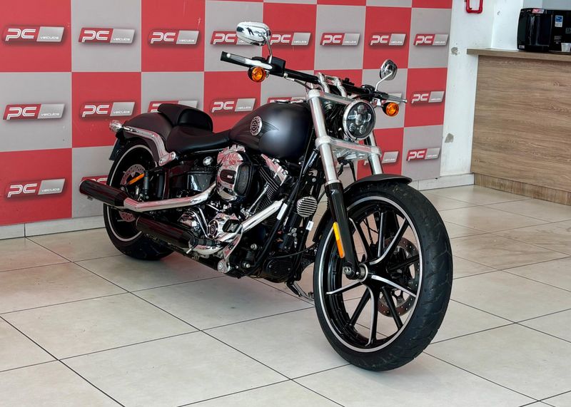 HARLEY-DAVIDSON SOFTAIL BREAKOUT FXSB 2016/2016 PC VEÍCULOS SANTA CRUZ DO SUL / Carros no Vale