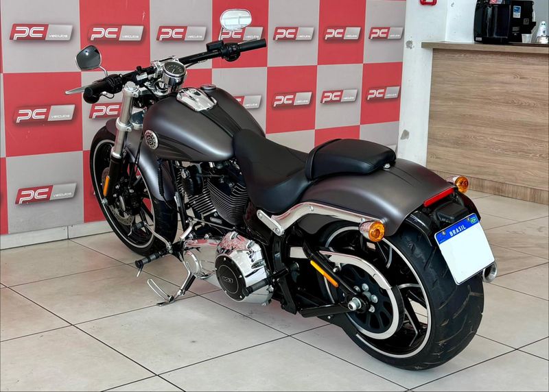 HARLEY-DAVIDSON SOFTAIL BREAKOUT FXSB 2016/2016 PC VEÍCULOS SANTA CRUZ DO SUL / Carros no Vale