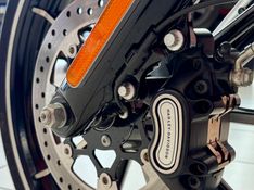 HARLEY-DAVIDSON SOFTAIL BREAKOUT FXSB 2016/2016 PC VEÍCULOS SANTA CRUZ DO SUL / Carros no Vale