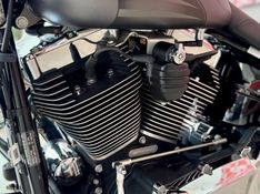 HARLEY-DAVIDSON SOFTAIL BREAKOUT FXSB 2016/2016 PC VEÍCULOS SANTA CRUZ DO SUL / Carros no Vale