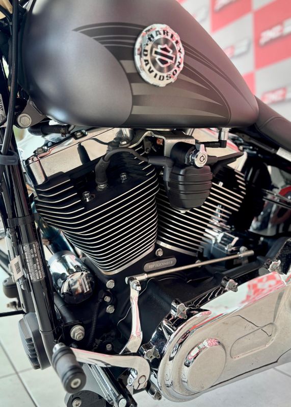 HARLEY-DAVIDSON SOFTAIL BREAKOUT FXSB 2016/2016 PC VEÍCULOS SANTA CRUZ DO SUL / Carros no Vale