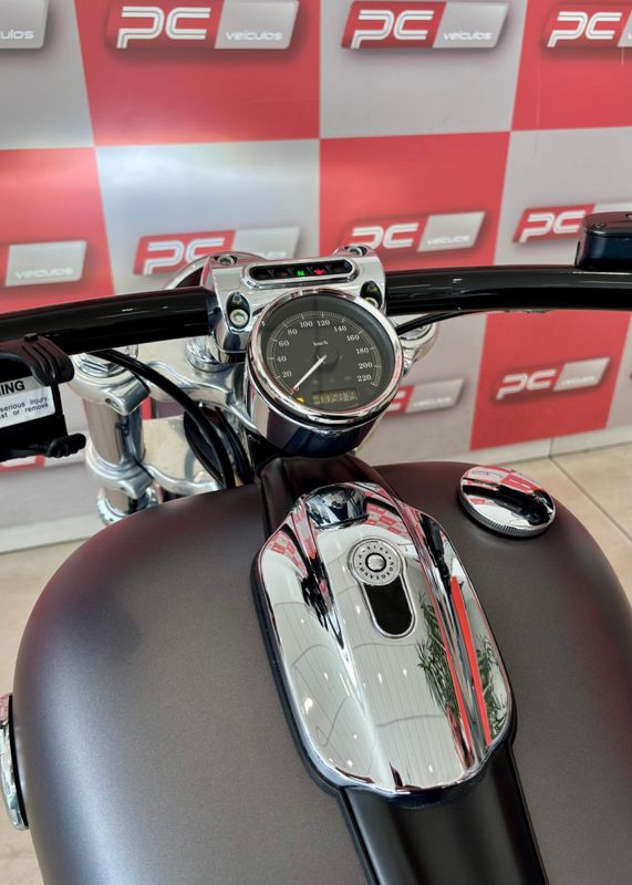 HARLEY-DAVIDSON SOFTAIL BREAKOUT FXSB 2016/2016 PC VEÍCULOS SANTA CRUZ DO SUL / Carros no Vale