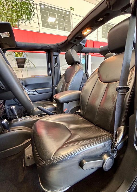 Jeep Wrangler Unlimited Sport 3.6 V6 284cv 2015/2015 PC VEÍCULOS SANTA CRUZ DO SUL / Carros no Vale