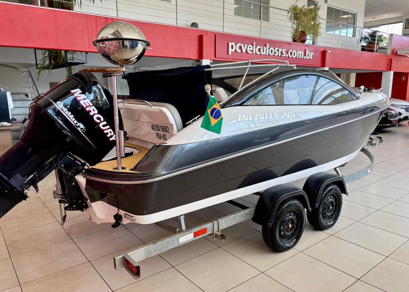Lancha Infinity 215 2016/2016 PC VEÍCULOS SANTA CRUZ DO SUL / Carros no Vale