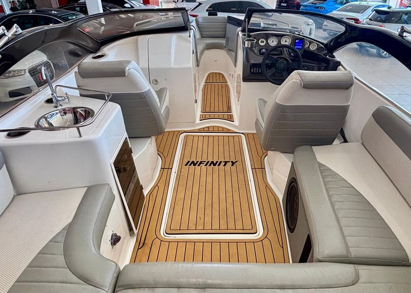 Lancha Infinity 215 2016/2016 PC VEÍCULOS SANTA CRUZ DO SUL / Carros no Vale