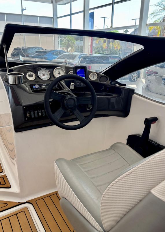 Lancha Infinity 215 2016/2016 PC VEÍCULOS SANTA CRUZ DO SUL / Carros no Vale