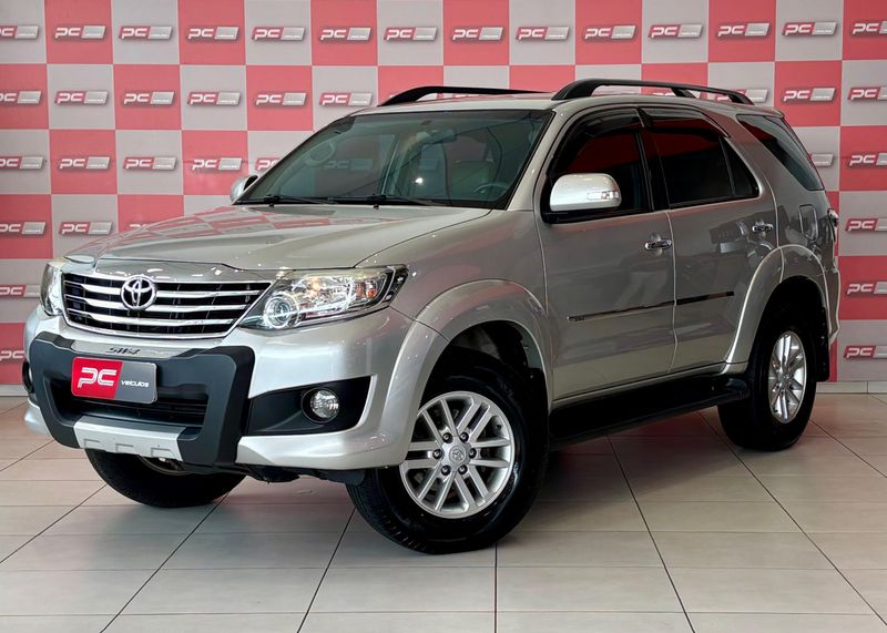 Toyota Hilux SW4 SR 4×2 2.7/ 16V 2012/2012 PC VEÍCULOS SANTA CRUZ DO SUL / Carros no Vale Toyota Hilux SW4 SR 4×2 2.7/ 16V 2012/2012 PC VEÍCULOS SANTA CRUZ DO SUL / Carros no Vale