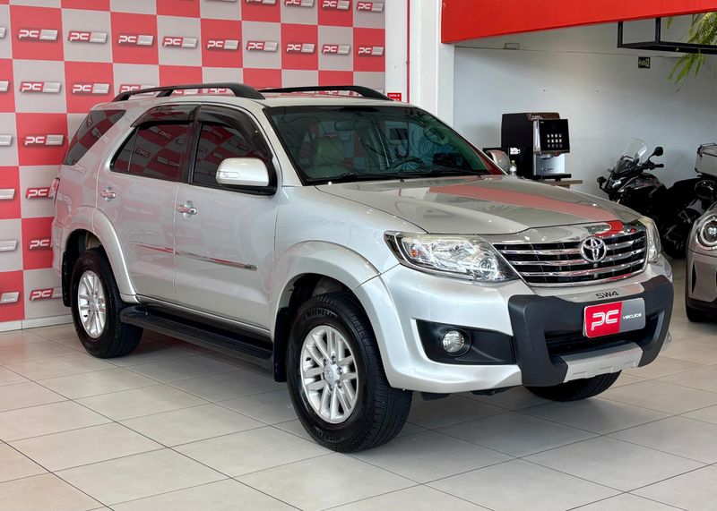 Toyota Hilux SW4 SR 4×2 2.7/ 16V 2012/2012 PC VEÍCULOS SANTA CRUZ DO SUL / Carros no Vale Toyota Hilux SW4 SR 4×2 2.7/ 16V 2012/2012 PC VEÍCULOS SANTA CRUZ DO SUL / Carros no Vale